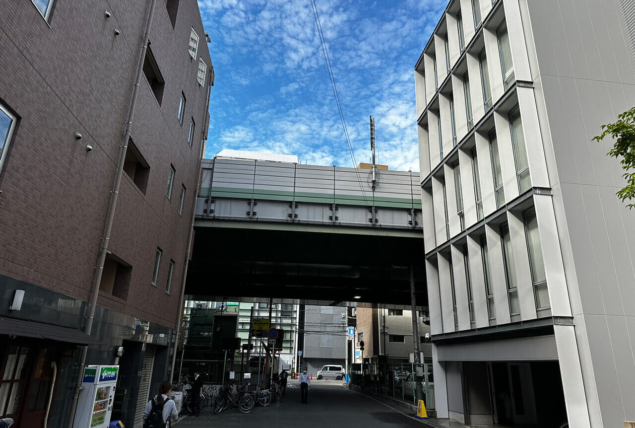 大阪市にある弁護士事務所への道順「阪神高速道1号環状線の高架下」